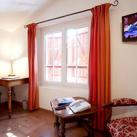 Chez Tante Ursule 4* كامبو-لي-بان